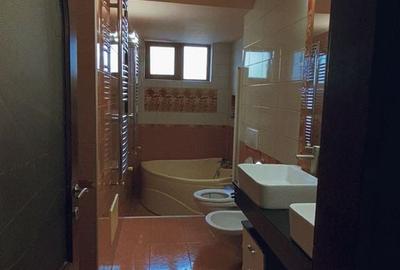 Casă cu 7 camere cu Teren 570 Mp în Sânmartin - 9