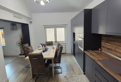 Casă cu 5 camere cu Teren 620 Mp în Central - 4