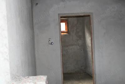 1. Casa + teren 2.044 mp la DN67 Calnic, Gorj construc?ie la gri - 2