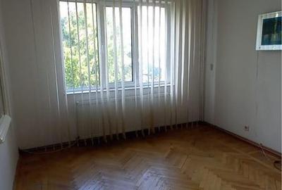 Apartament cu 3 camere decomandat în Central - 2