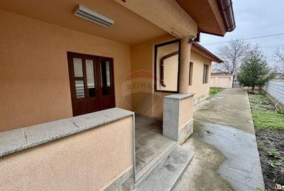 Casă individuală cu 4 camere cu Canalizare în Vânători - 2