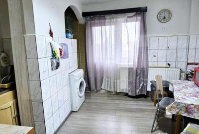 Apartament cu 3 camere semidecomandat în Semicentral