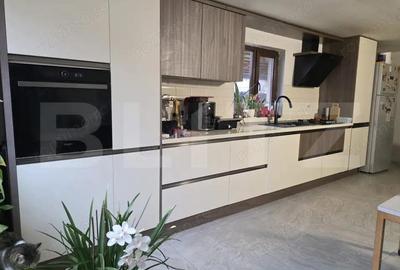 Casă cu Teren 2700 Mp în Central - 3