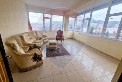 Casă cu 8 camere cu Teren 536 Mp în 1 Mai - 15