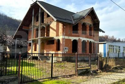 Casă cu 5 camere cu Teren 1900 Mp în Arcalia - 10