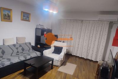 Apartament cu 3 camere semidecomandat, mobilat în Drumul Sării