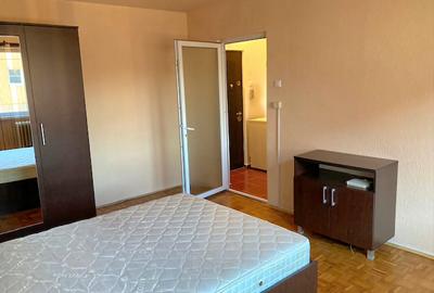 Garsonieră decomandata, situata la etajul 1 in cartierul Cedonia - 3