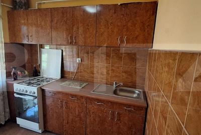 Apartament 2 camere , cu 2 balcoane si pivnita , zona Micro 17 - 4