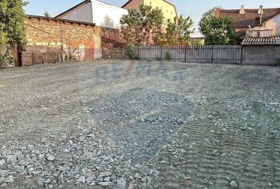 Teren de 500 mp, în Confecții - 2