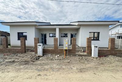 Duplex cu 3 camere cu Canalizare în Moșnița Nouă - 1