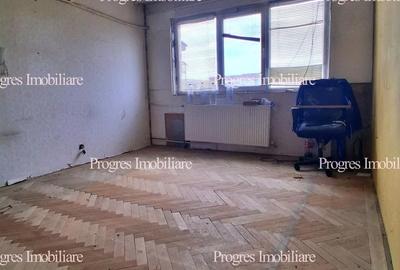 Apartament cu 3 camere semidecomandat în Șagului