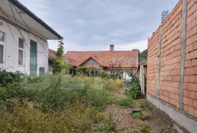 Casă cu 7 camere cu Teren 1021 Mp în Central - 11