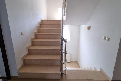 Casă cu 6 camere cu Teren 300 Mp în Central - 2
