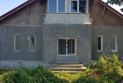 Casă cu 4 camere decomandat în Bănești - 4