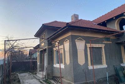 Casă cu Teren 690 Mp în Central - 2