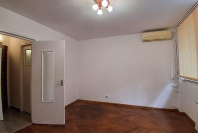 Piata Victoriei metrou ,Iancu de Hunedoara et.1/8,DECOMANDATA,Vedere stradal Piata Victoriei metrou ,Iancu de Hunedoara et.1/8,DECOMANDATA,Vedere stradal - 1