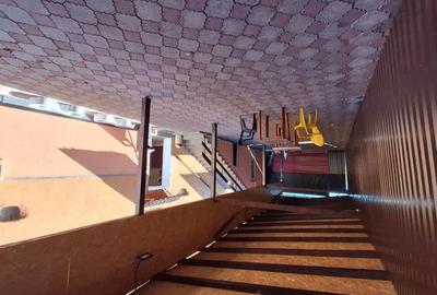 Spațiu comercial, de 300 mp, în Central - 4