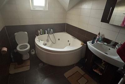 Casă cu 4 camere cu Teren 500 Mp în Central