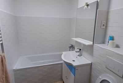 Apartament cu 3 camere decomandat în Girocului