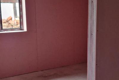 Casă cu 3 camere cu Teren 1128 Mp în Vlădesti - 1