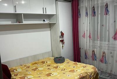 Ap. cu 3 cam , langa parc ,decomadat, et.3 - 8