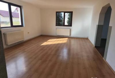 Casă cu 5 camere cu Teren 1600 Mp în Central - 2