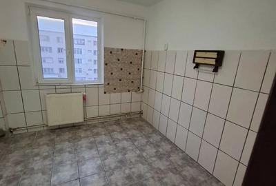 De vanzare Apartament 4 camere, Caransebes - 8