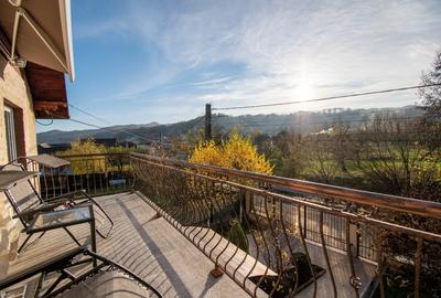 Casă cu 8 camere cu Teren 1363 Mp în Central