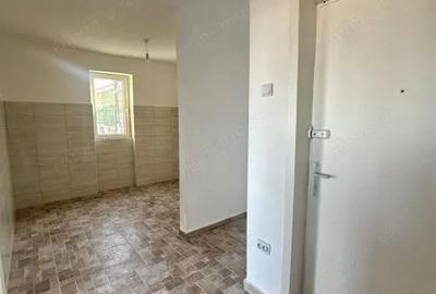 Apartament cu 3 camere semidecomandat în Central - 3