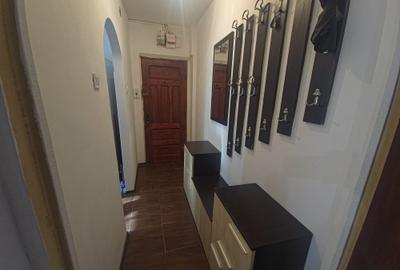 Apartament cu 2 camere semidecomandat, mobilat în Poarta 6 - 9
