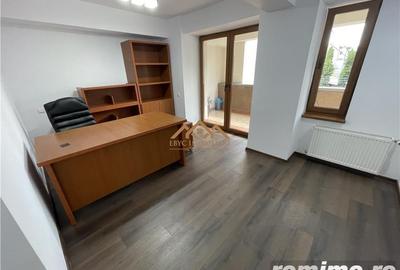 Spațiu comercial, de 30 mp, în Universității - 1