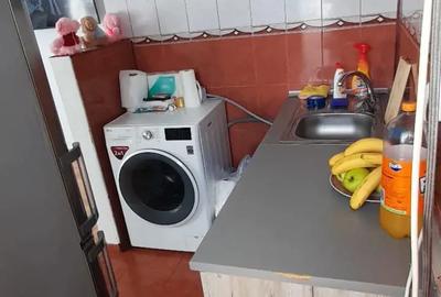 Apartamente de vanzare cu 2 cam canf 1 .etaj 1 din 4 50 mp zona Luica vizavi de Petrompret 45 .000 - 5