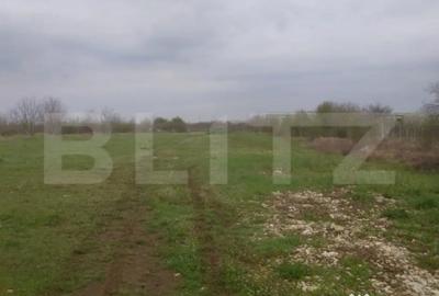 Teren de 3515 mp, în Central - 13