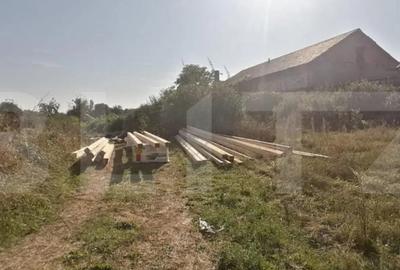 Teren de 3600 mp, în Teiu - 2