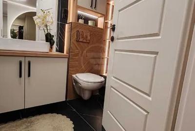 Apartament cu 3 camere semidecomandat în Florești