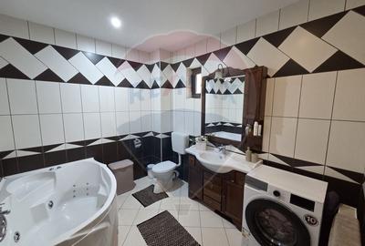Casa de vis cu 4 dormitoare intr-o zona linistita din Salonta - 8