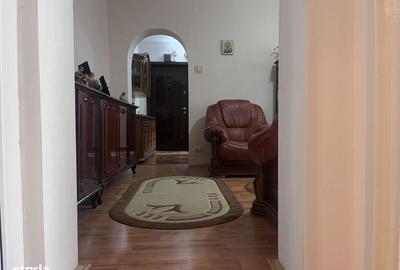 Apartament cu 3 camere semidecomandat în Micro 8 - 1