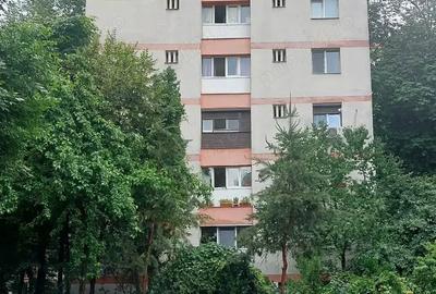 Particular, ofer spre inchiriere ap cu 4 camere