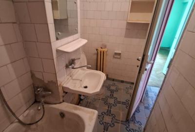 Apartament cu 2 camere decomandat, etaj 3/8, zona Dacia - 11