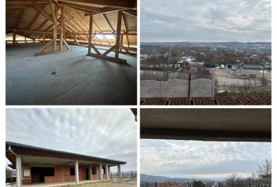 Casă cu 4 camere cu Teren 1800 Mp în Central - 1