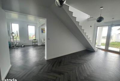Casă cu 4 camere cu Teren 1000 Mp în Cetate