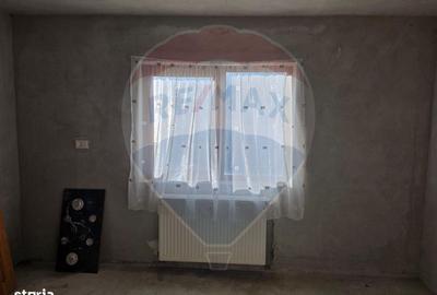 Casă cu 3 camere cu Teren 966 Mp în Gârleni - 10