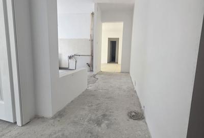 Apartament cu 3 camere semidecomandat în Central - 1