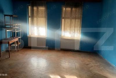 Casă cu Teren 400 Mp în Central - 2