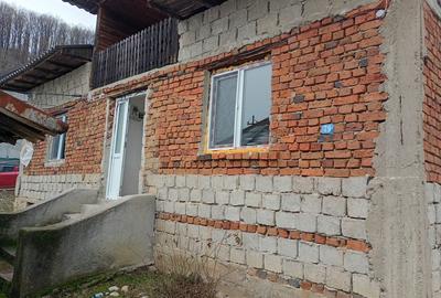 Casă cu 4 camere în Mălureni - 1