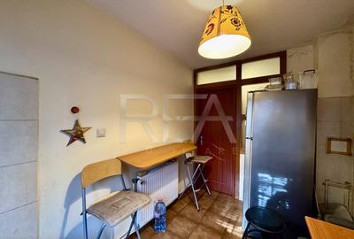 2 camere Titulescu cu vedere pe spate in bloc 1981 - 8