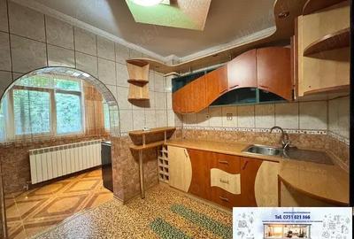 Apartament cu 3 camere decomandat în Mazepa 2