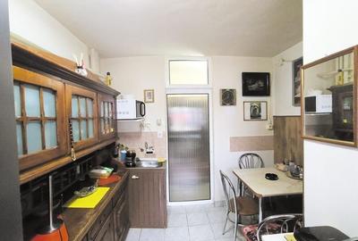 Apartament cu 3 camere decomandat în Intim - 8
