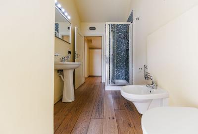 Casă individuală cu 40 camere cu Canalizare în Central - 17