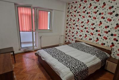 Proprietar,ofer spre inchiriere ap 3 camere-decomandat zona piata 700 - 5